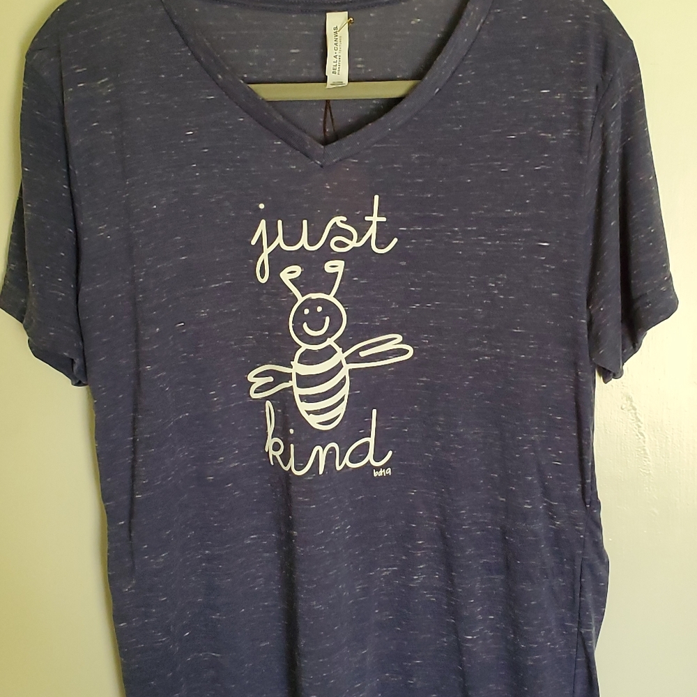 just bee kind graphic tee